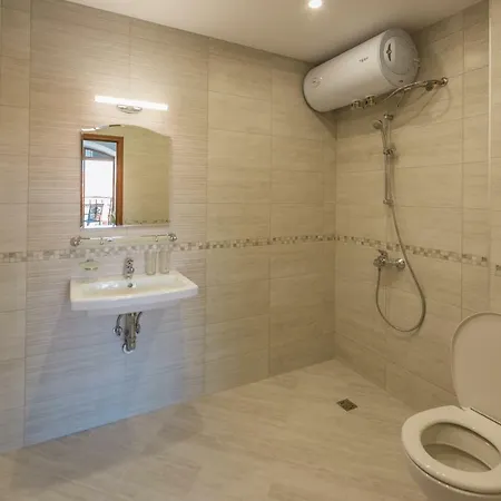 Victoria Apartment *