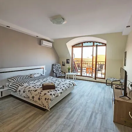 Victoria Apartment *